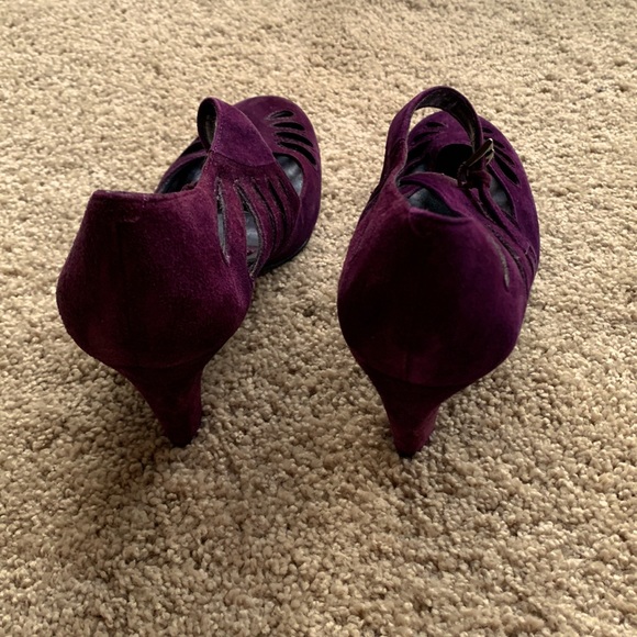 Gorgeous purple Nine West suede heels.  Never worn! - Picture 3 of 4